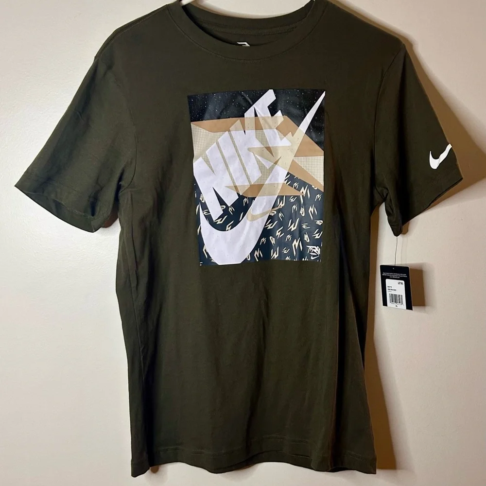 NWT Nike 3BRAND by Russell Wilson Dark Forest Green Graphic Tee Size XL 13-15yrs